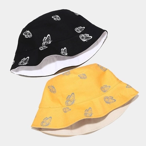 Bob réversible avec imprimé papillon en noir et jaune pour protection solaire extérieure