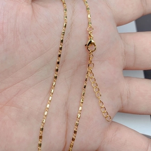 Macro detail of 18K gold plated O-chain with adjustable lobster clasp and extender