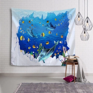 Détail d'une tapisserie océan 3D avec dauphins et récifs coralliens sur un mur blanc