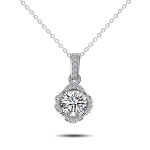 Elegante collana a quadrifoglio in argento S925 e moissanite con pietre luccicanti