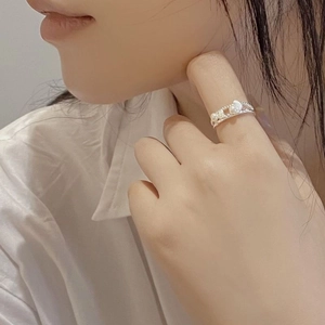 Detailed view of S925 silver shell ring with freshwater pearls and hollow metalwork