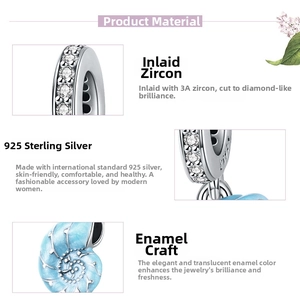 Détail macro du pendentif conque en argent S925 avec émail bleu clair et oxydes de zirconium