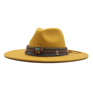 Chapeau fedora en laine jaune pour femme, grand bord jazz avec bande de perles et franges.