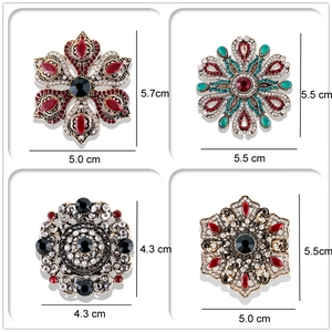 Detailed size comparison for baroque vintage brooches in antique gold finish