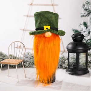 Housse de bouteille de vin gnome de la Saint-Patrick avec barbe orange et chapeau vert