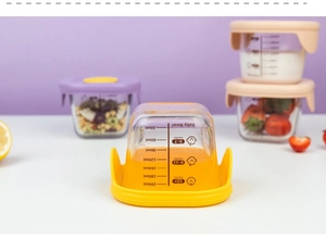 Detailed scale view of 200ml borosilicate glass baby food jar with yellow silicone lid