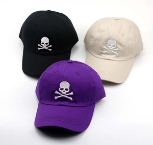Detailed embroidery of skull and crossbones on high-quality cotton baseball caps