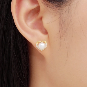 Elegant gold S925 silver heart pearl earrings with sparkling zircons on model