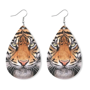 Tropfenförmige Lederohrringe mit Tigermuster und silbernen Fischhaken für Damen