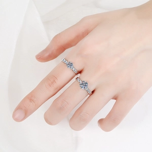 Classic S925 sterling silver six-prong moissanite ring with elegant honeycomb pattern