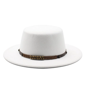 Chapeau canotier blanc en laine à bord large avec perles métalliques de style bohème