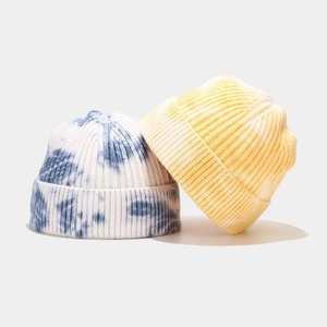 Tie-dye ribbed knit beanie hats for men and women in blue and yellow street style