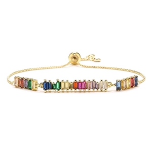 Bracciale regolabile placcato oro 18 carati con gemme arcobaleno taglio rettangolare