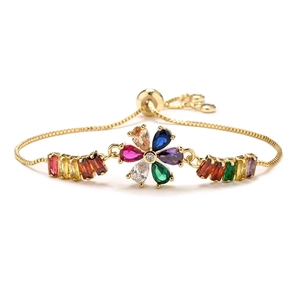 Bracciale regolabile in rame placcato oro 18K con fiori di zirconi colorati