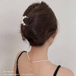 U-shaped hair pin with gradient pearls and matching necklace on a model