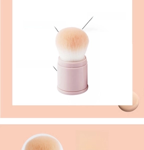 Detail of the soft mushroom head brush with dual-tone bristles and pink handle