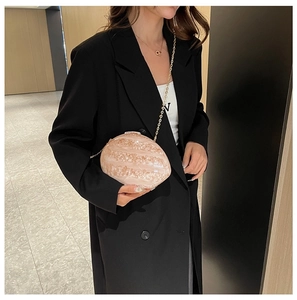 Fashionable shell-textured evening clutch bag with golden chain strap for women