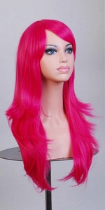 Vista detallada de peluca cosplay magenta brillante con capas y flequillo lateral largo