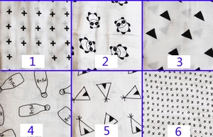 Détails de 6 langes en mousseline avec motifs noir et blanc, pandas et biberons