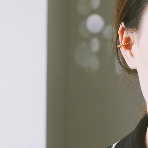 Minimalist 18K gold plated stainless steel beaded ear cuff for non-pierced ears