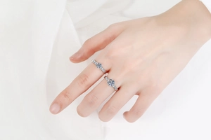 Close-up of S925 sterling silver honeycomb rings with moissanite on a hand