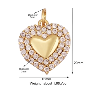 Detail eines 20 mm Herzanhängers mit Zirkonia-Rand und polierter goldener Herzmitte