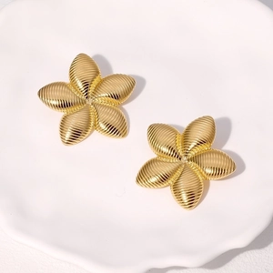 Retro golden flower stud earrings in stainless steel with textured petal details