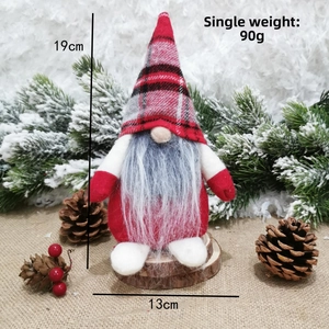 Detailed view of Nordic gnome with 19cm height and 13cm width on wooden base