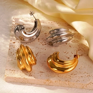 Chic double-layer starfish spiral earrings in gold and silver for summer beach vacation