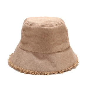 Cappello a secchiello invernale da donna color cammello chiaro con bordo in pile