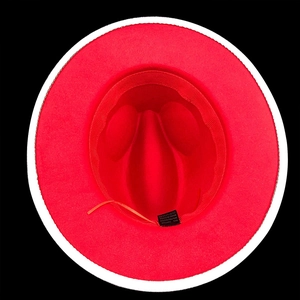 Roter Wollfilzhut mit weißer Krempenunterseite und verstellbarem Kordelzug