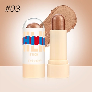 Makroaufnahme des Febble #03 Bronze-Highlighter-Stifts mit cremiger Metallic-Textur und Glanz