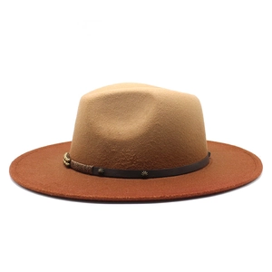 Détails du chapeau fedora en laine dégradé avec ceinture cloutée et tons coucher de soleil