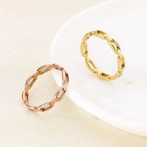 Minimalist stainless steel hollow square chain rings in rose gold and gold finishes