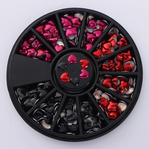 Top view of 12-slot round case with red and black heart-shaped nail art rhinestones
