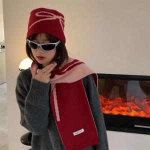 Women's red bow jacquard knit hat and scarf set with abstract pink pattern details