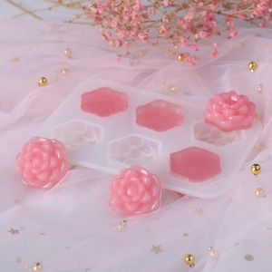 Dettaglio dello stampo in silicone a 6 cavità rose per sapone e candele artigianali
