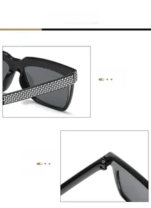 Detailansicht der Metallscharniere und der mit Strass besetzten Bügel dieser Sonnenbrille