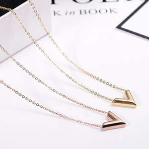 Elegant V-shaped pendant necklace in rose gold and gold finish for minimalist fashion style