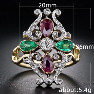 Anello quadrifoglio bicolore barocco con gemme rosse e verdi e piccoli diamanti