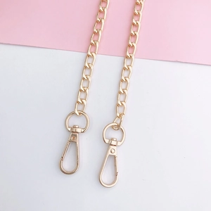 Detailed macro view of 110cm gold metal chain strap with dual rotating lobster clasps