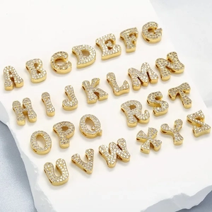 Set mit 26 A-Z Buchstabenanhängern aus 18k vergoldetem Messing mit Zirkonia-Besatz