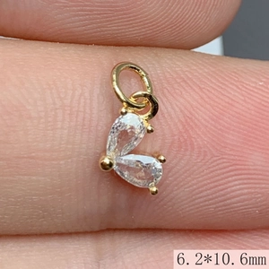 Macro shot of a gold-plated heart pendant with pear-shaped cubic zirconia, size 6.2x10.6mm