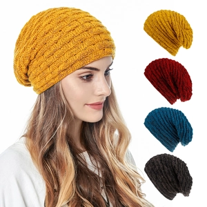 Bonnets en maille d'hiver en jaune moutarde, bordeaux, bleu marine et marron