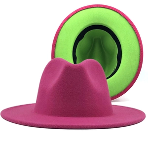 Chapeau Fedora en feutre fuchsia avec intérieur vert fluo et bord large élégant