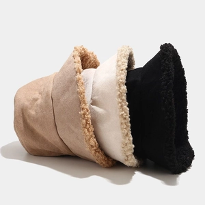 Cappello da pescatore in lana d'agnello invernale cammello, beige e nero con trama scamosciata