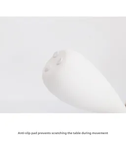 Détails du fond du vase en céramique avec trois patins antidérapants pour la protection