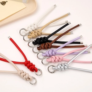 Handgeweven PU-lederen sleutelhangers in diverse kleuren met metalen veersluitingen