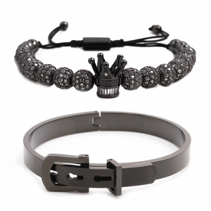 Set aus Herren Perlenarmband mit Krone und verstellbarem Edelstahlarmreif in Schwarz