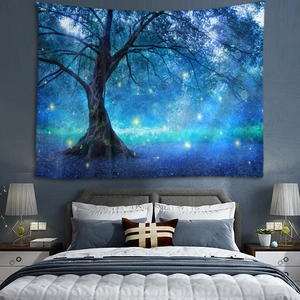 Tapisserie de forêt enchantée avec arbre ancien et lumières pour décoration de chambre à coucher
